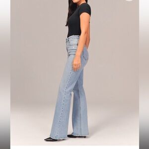 ABERCROMBIE & FITCH CURVE LOVE HIGH RISE VINTAGE FLARE JEAN